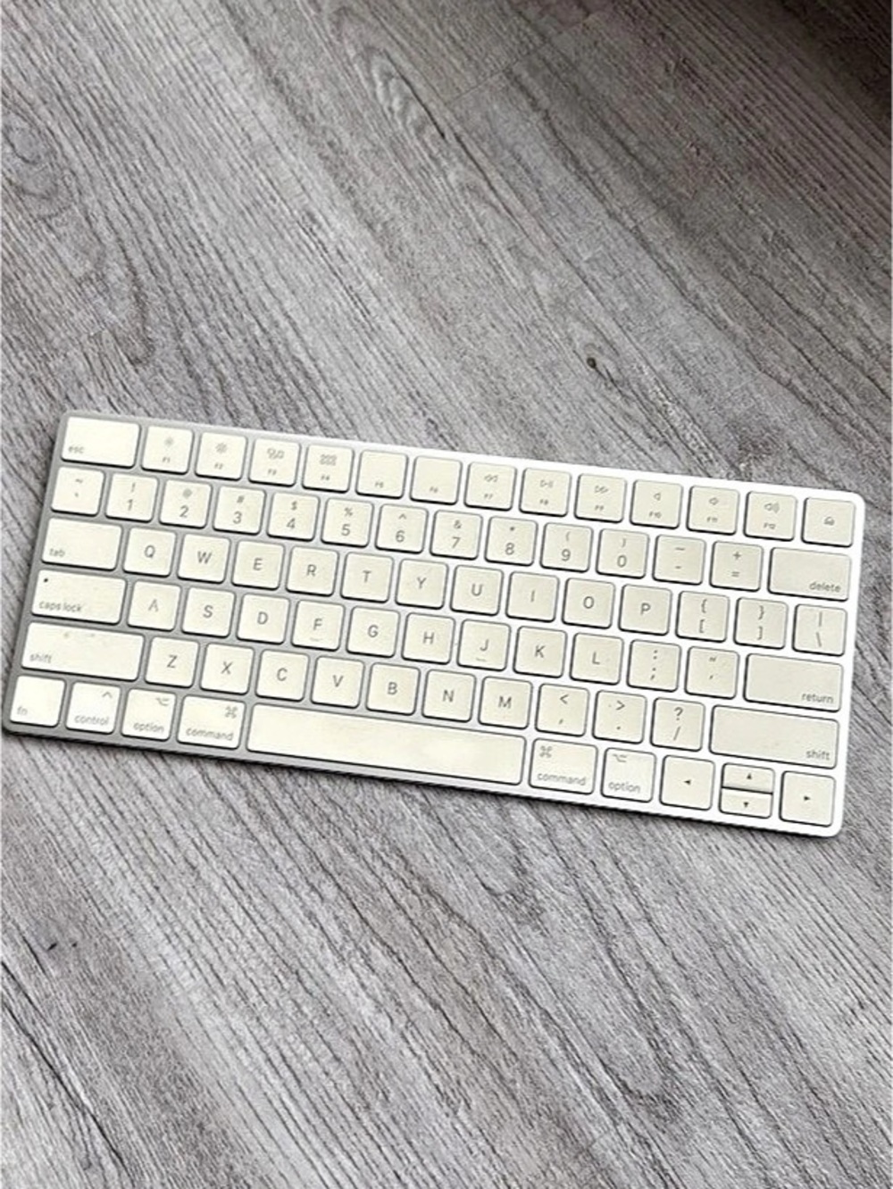 Apple Magic Keyboard (1st Generation) ) White Wireless Keyboard
